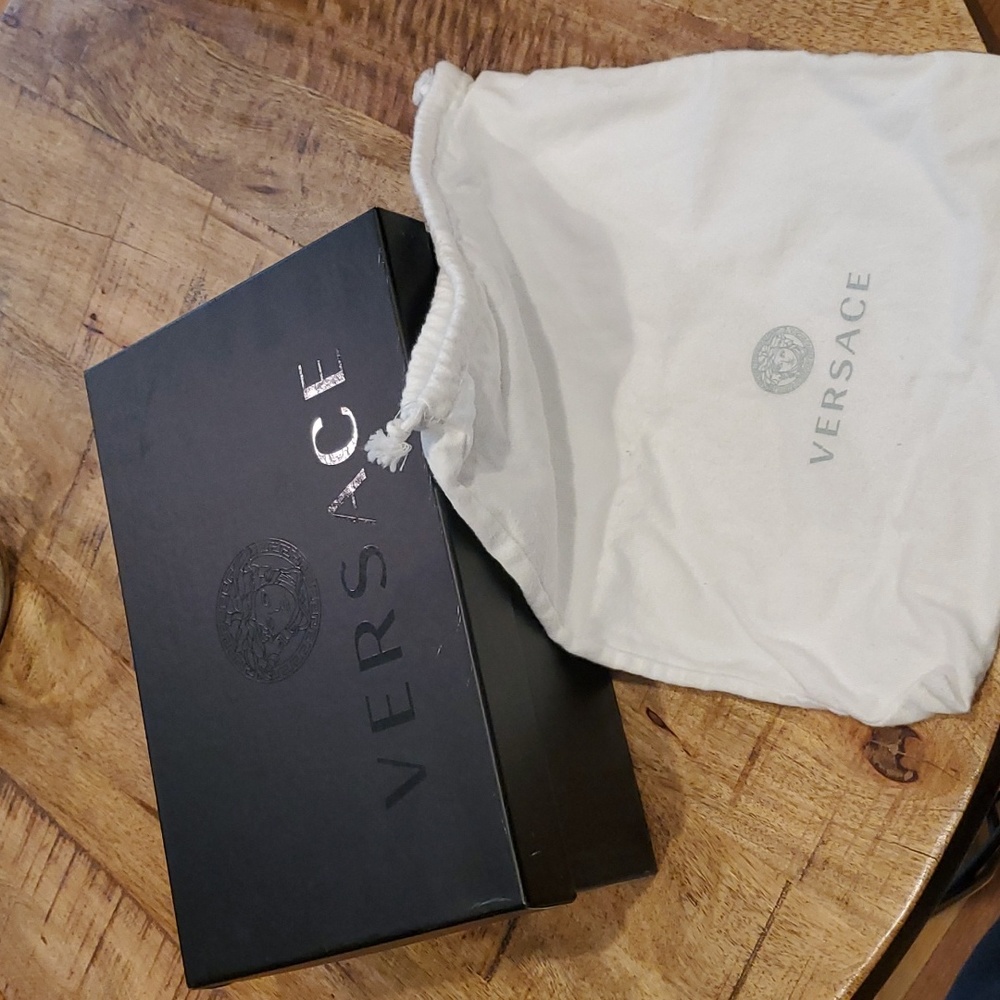 Shoe box and dust bag